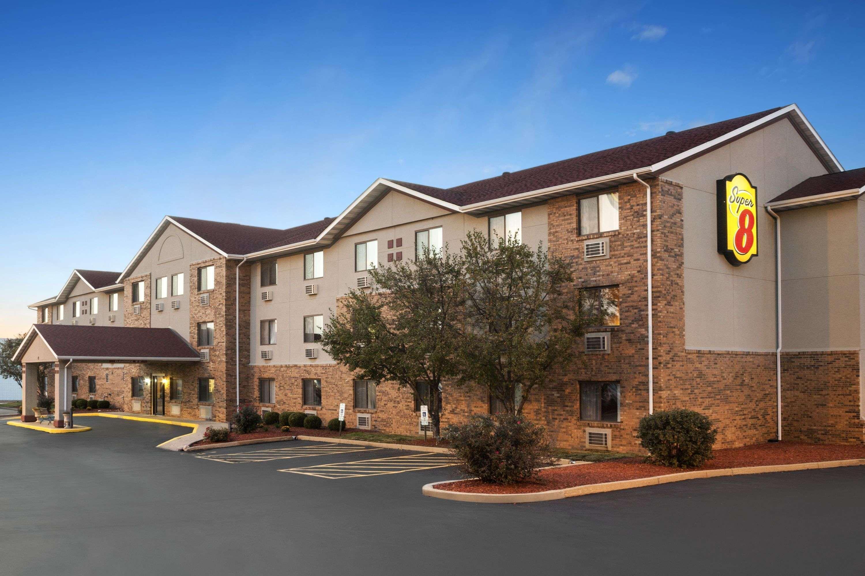 Super 8 By Wyndham Fairview Heights-St. Louis Motel Exterior photo