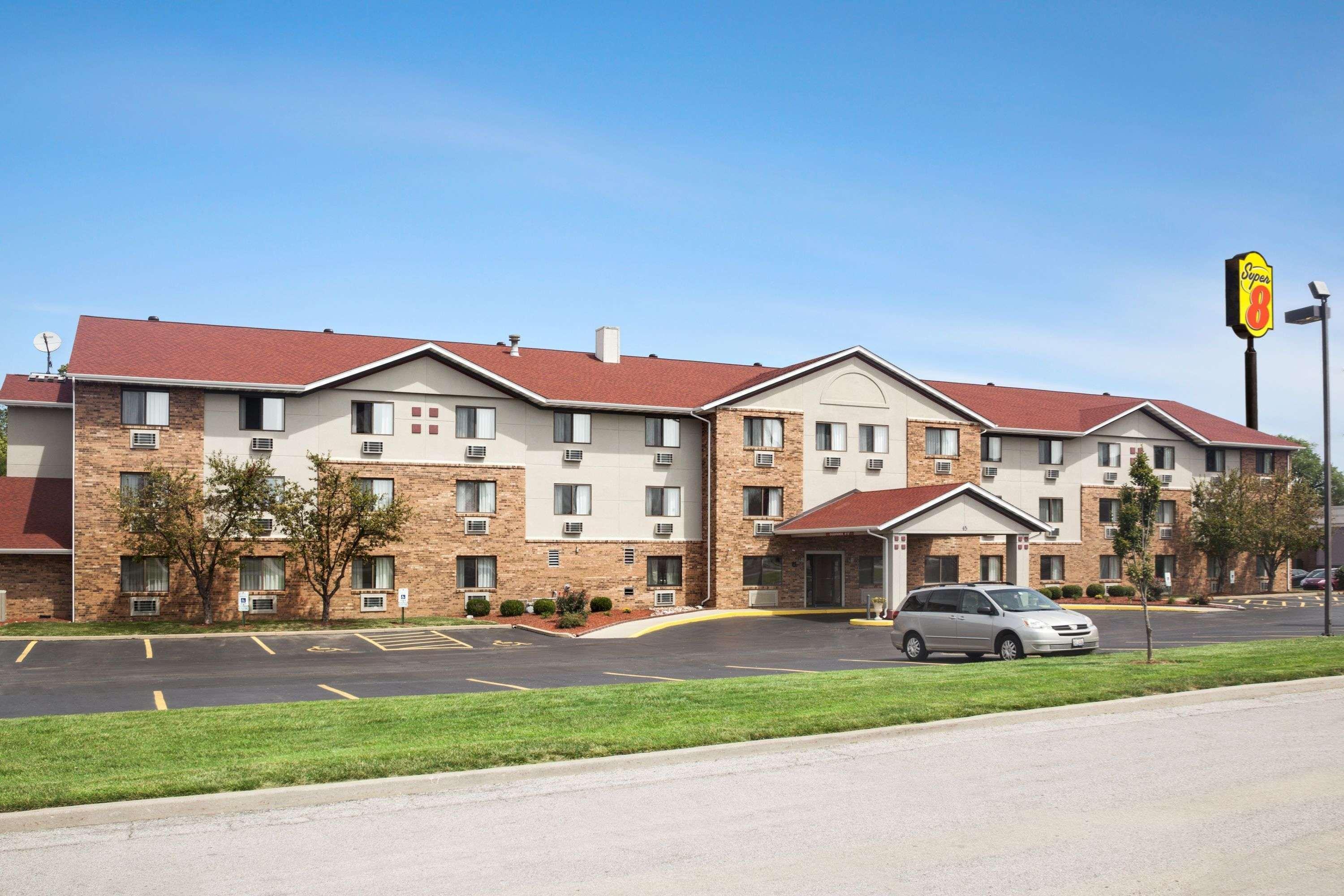 Super 8 By Wyndham Fairview Heights-St. Louis Motel Exterior photo